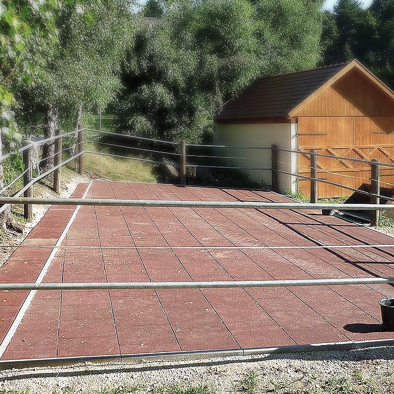 Komfort Stall- und Boxenmatte, rotbraun, 1m² entspricht 4 Platten mit je 50x50x4cm