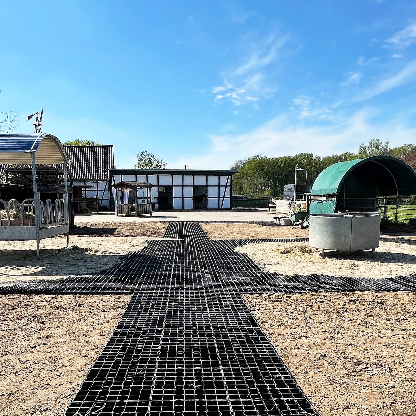 Paddockplatte ProGrid SG40 Spider - Verlegung ohne Unterbau möglich.