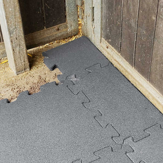Ecke für Quadrat Stallmatten in rotbraun oder grau - Preis / Stück