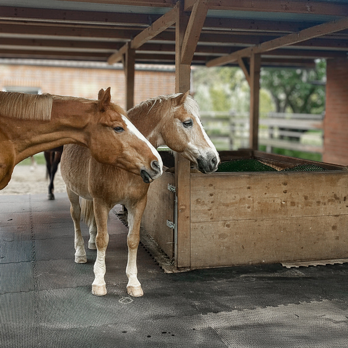 Puzzle Boxenmatte aus Vollgummi, schwarz, 116x78x1,8cm
