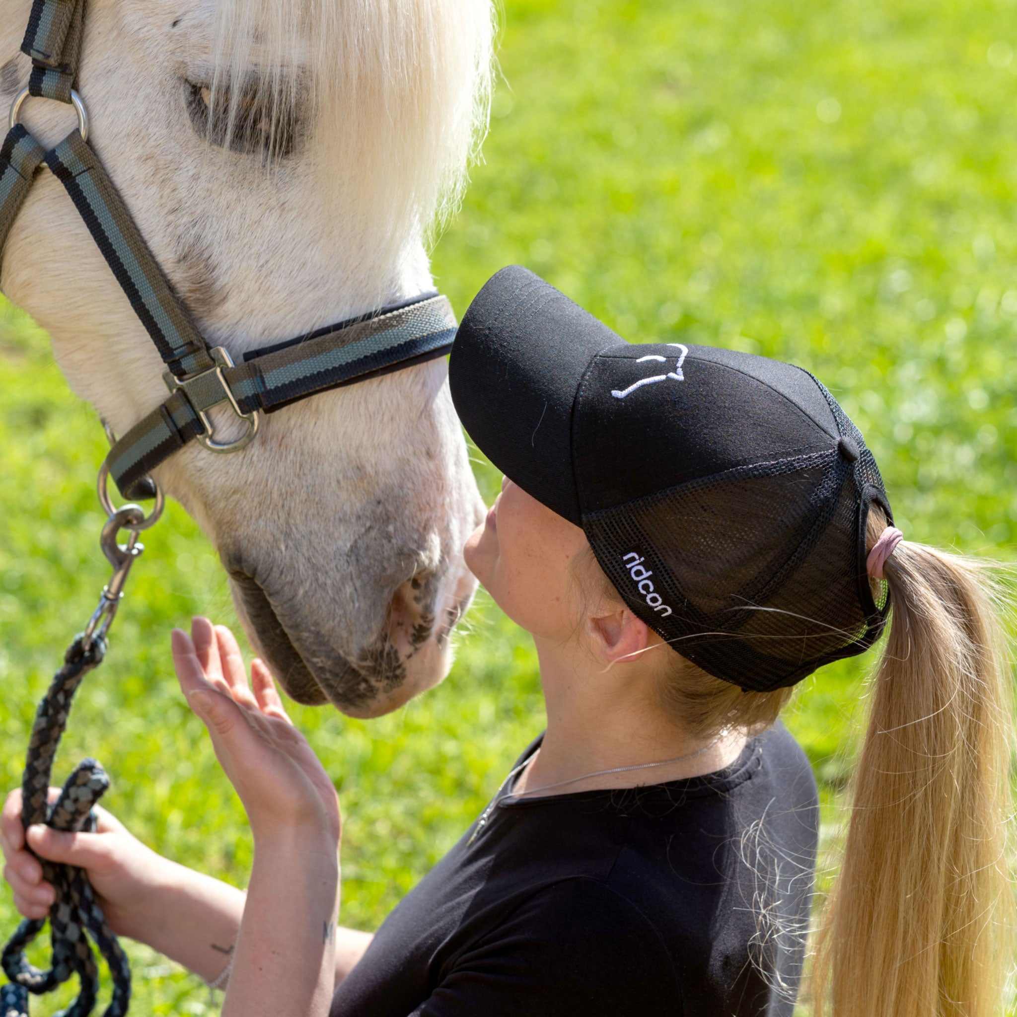 RIDCON Cap mit Mesh und Zopfloch, Farbe: Schwarz