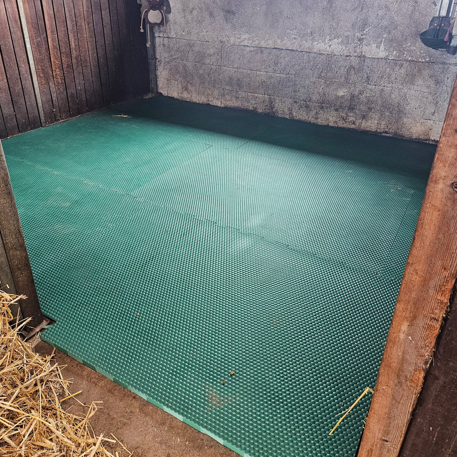 EVA-Stallmatte grün, mit Rundumverzahnung - 120x80x2,5cm