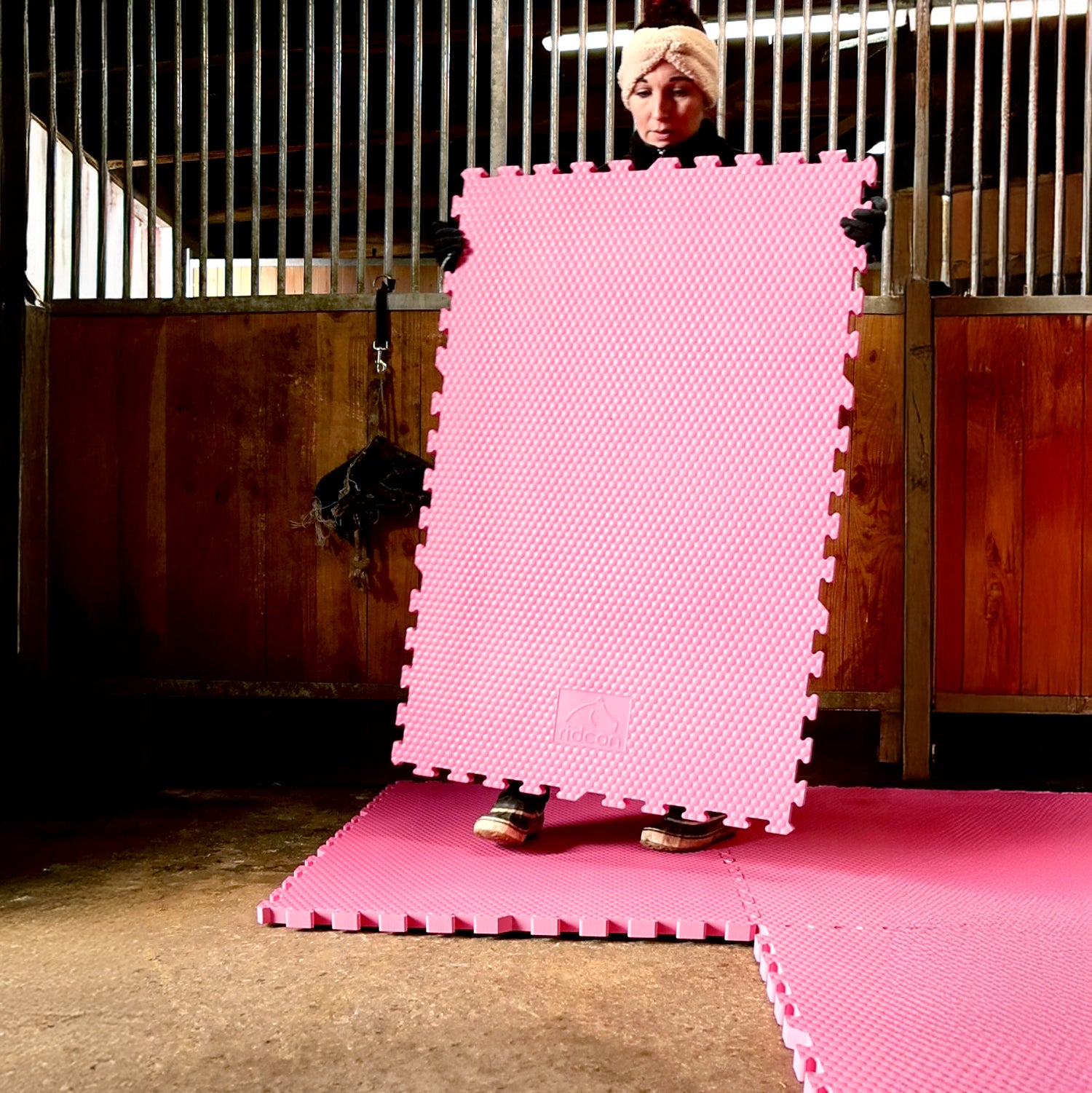 EVA-Stallmatte pink, mit Rundumverzahnung, 120x80x2,5cm