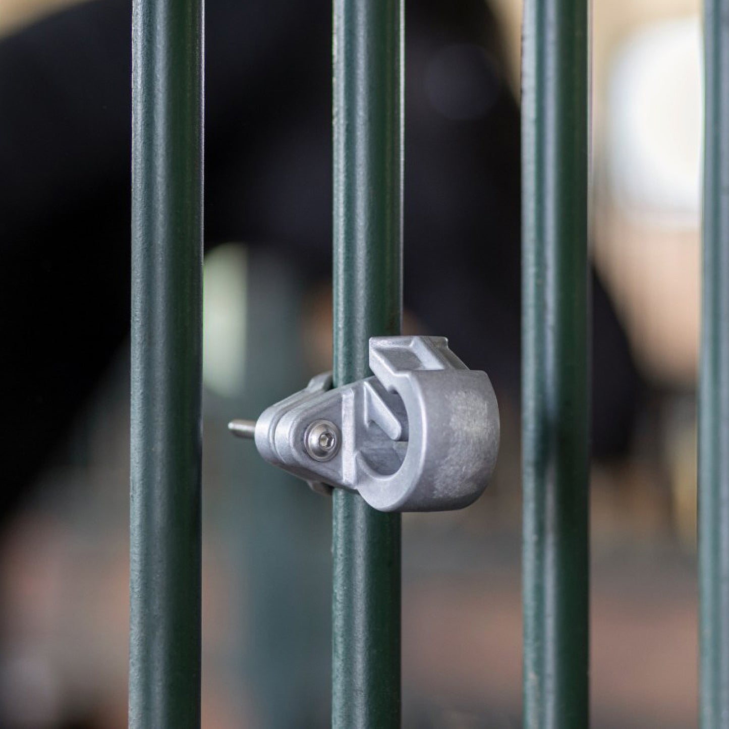 Haltehaken für Heunetze aus Aluminium