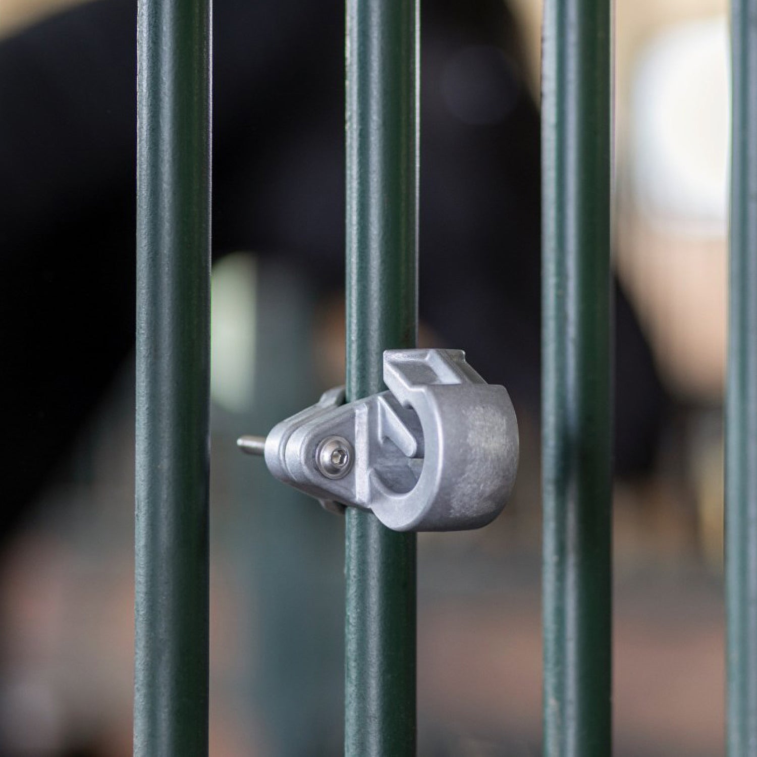 Haltehaken für Heunetze aus robustem Aluminium
