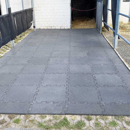 Seite für Quadrat Stallmatte in rotbraun oder grau - Preis / Stück